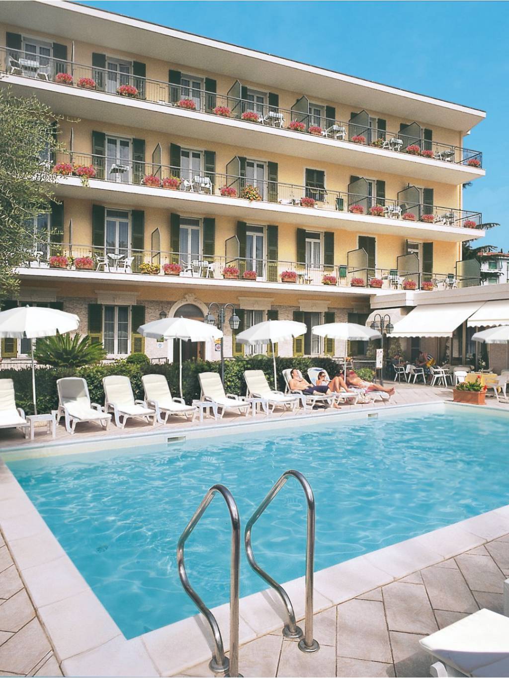 Hotel paradiso clearance
