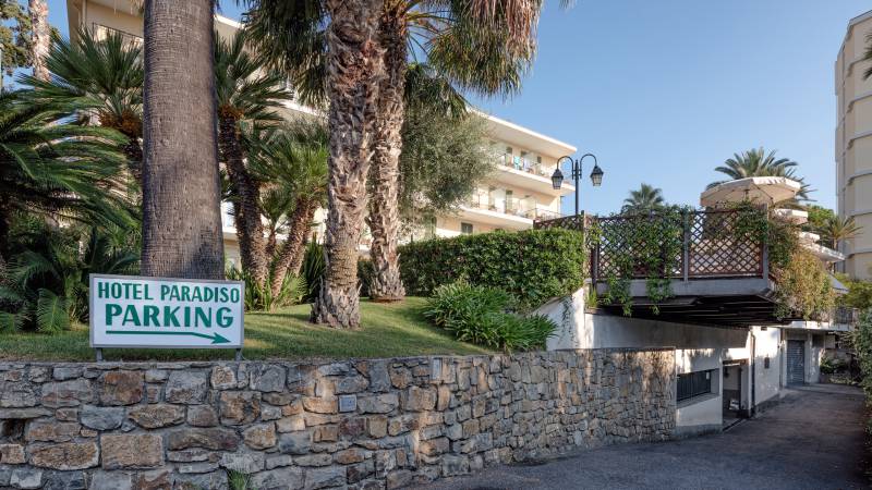 Hotel-Paradiso-Parking-esterno-0785